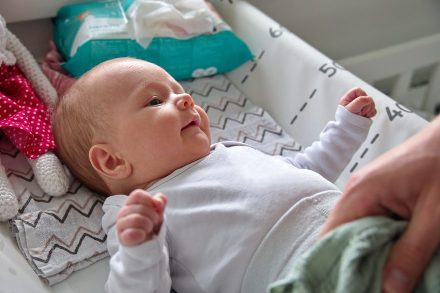 Kleidung für Neugeborene: Das sollten Sie beim Kauf beachten